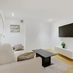 Beautiful 2 Bdr Duplex In Paris
